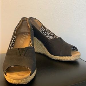 tom’s wedges